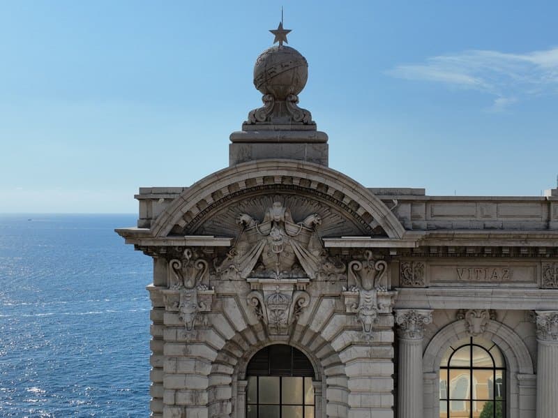 La façade du Musée océanographique de Monaco, au-dessus de la mer